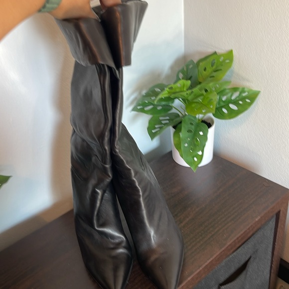 Leather Guess black leather Gently used size 10 lining cracking on the inside - Picture 3 of 8